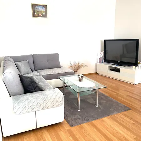 Iva Apartament *