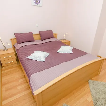 Iva Apartament *